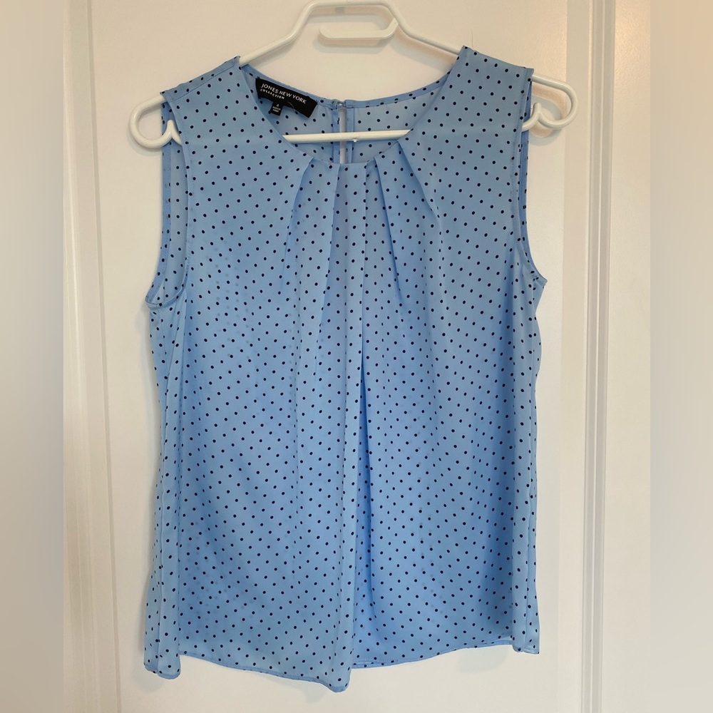 NWOT Cute Polka dot Blouse. - Picture 6 of 9